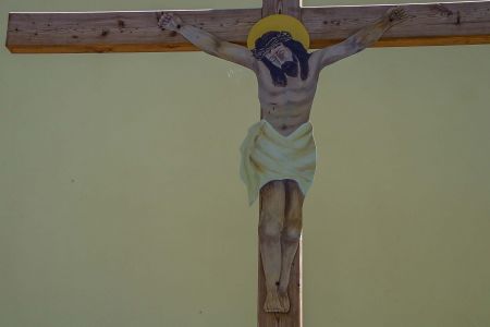 krzyż na cmentarzu kościelnym w Wolbromku