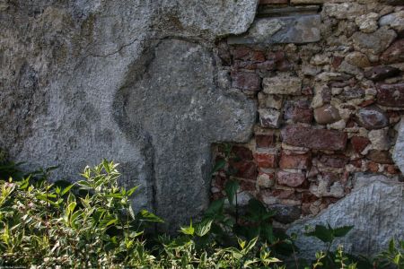 Rosochata, pow. legnicki, gm. Kunice; drugi z krzyży w murze cmentarza kościelnego