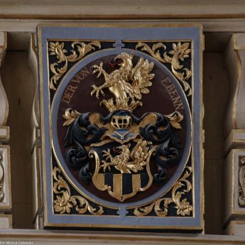 Herb na balustradzie chóru nad południową nawą fary elżbietańskiej; umieszczony prawdopodobnie w związku ze współudziałem w finasowaniu budowy "wielkich organów" i przebudowy chóru (1750-1761)