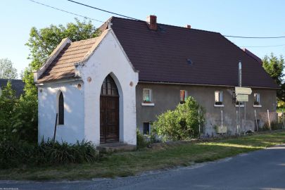 Btennik, pow. złotoryjski; wnętrze kapliczki