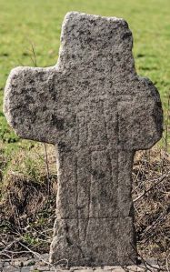 Chociwel, pow. strzeliński, gm. Strzelin; kamienny krzyż z rytem dwóch mieczy; być może graniczny; uszkodzony w 2013 r. i zabrany do naprawy