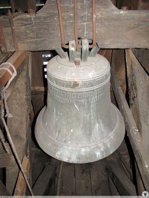 Dzwon z XVI w. fundacji Hieronima i Zygmunta Procekndorffów; wieża kościoła Trójcy świętej w Żórawinie
