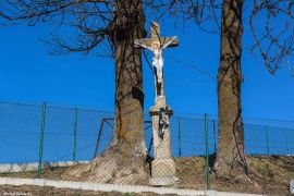 1. Krzyż figura z Chrystusem z blachy w Dubnem, fot. 2019