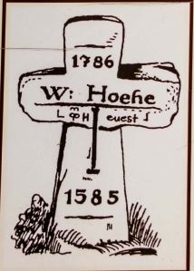 Rysunek krzyża w Olbrachcicach Wielkich wykonany w 1926 r. z częściowo widocznymi rytami i datami powodzi