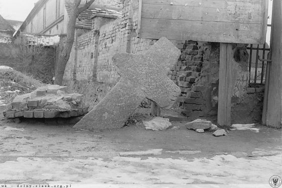 Krzyż pokutny, Glinica