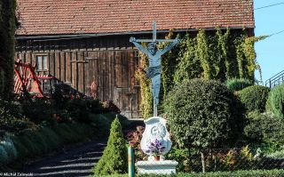 4. Krzyż w Chmieleniu koło Lubomierza pow. lwówecki