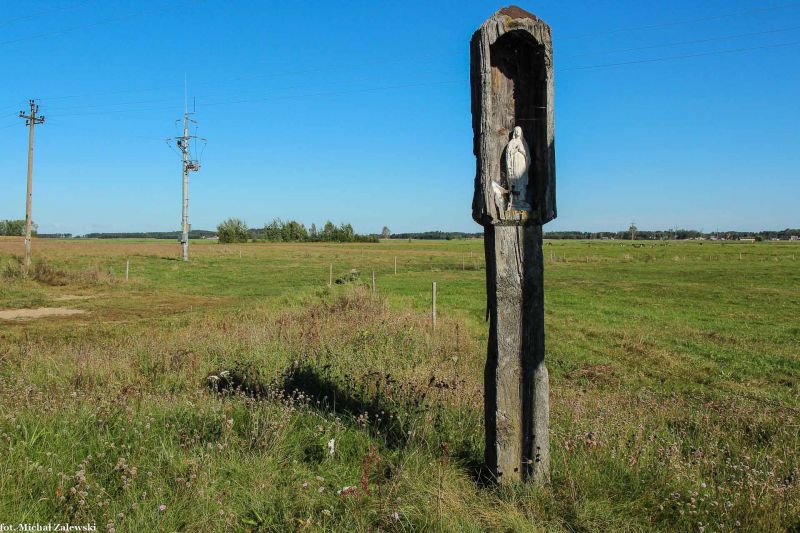 Plik:Turośl kapliczka kłodowa.jpg