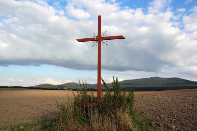 Przydrożny krzyż metalowy