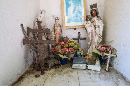 Pisary, gm. Międzylesie; krzyż z wnęki kapliczki św. Onufrego