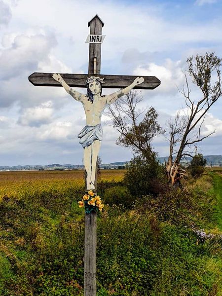 Plik:Besko Chrystus z blachy.jpg