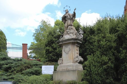 Wodzisław Śląski, 1745; figura wykonana dla hr. Guidobalda von Dietrichsteina; pierwotnie przed zamkiem, dziś przy kościele Wniebowzięcia NMP