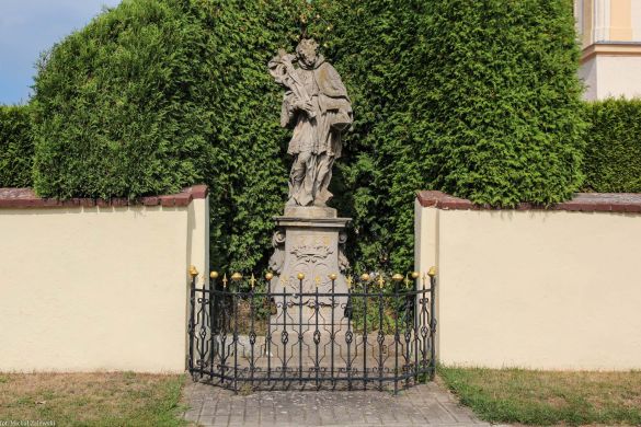 Izbicko, pow. strzelecki; barkowa figura św. Jana Nepomucena z 1723 r. (fot. 2018)