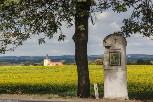Kapliczka przydrożna w Złotogłowicach