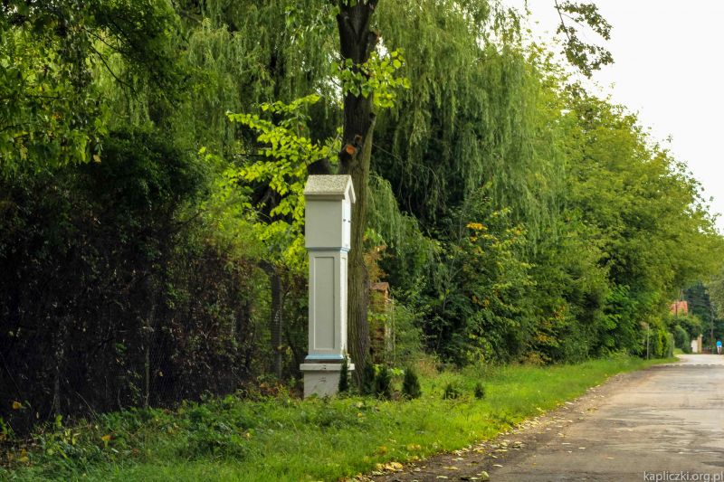 Plik:Rybnica kapliczka słupowa.jpeg