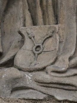 Scholz na epitafium Christopha Rindfleischa z 1505 r. (południowa elewacja fary elżbietańskiej). Jego żoną była zmarła w 1491 r. Hedwig z domu Scholtz von Rosenthal.