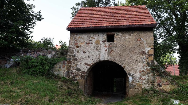 Plik:Nowy kościół brama.jpg