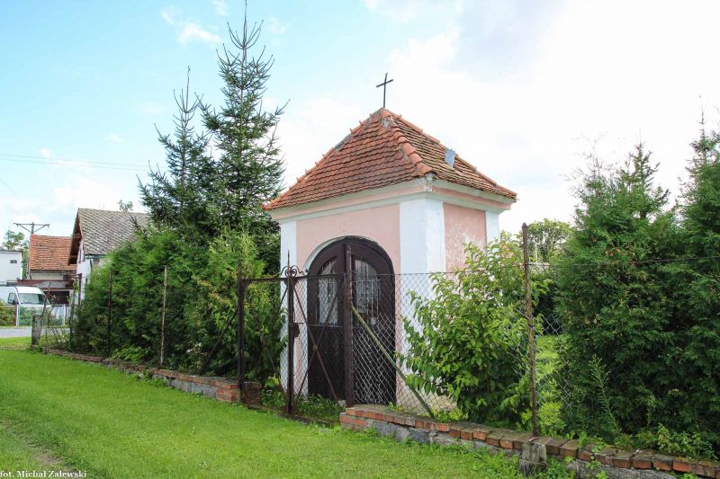 Plik:Strzelce kapliczka domkowa 2.jpeg