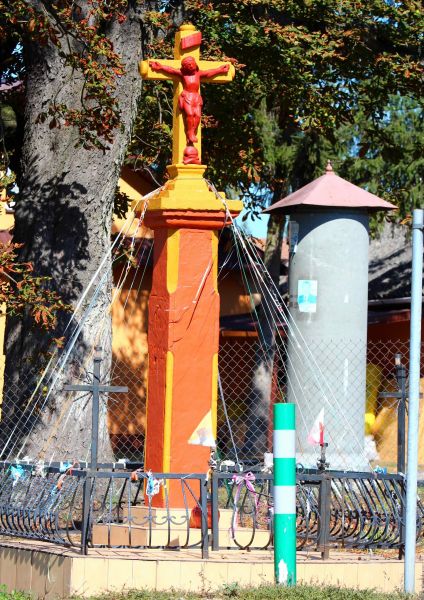 Plik:Wełnin krzyż.jpg