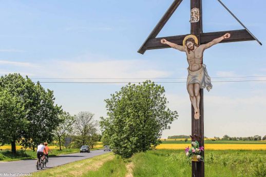 Chrystus z blachy ba krzyżu przydrożnym, Pełcznica