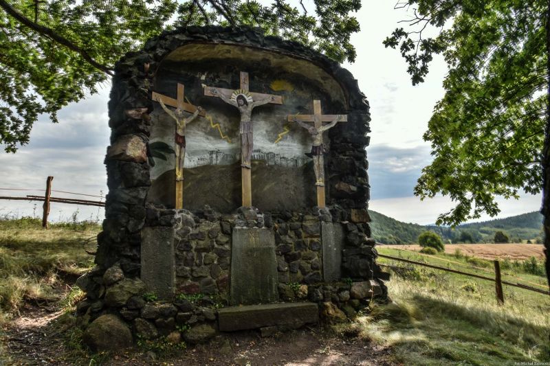 Plik:Pławna Średnia krzyże b.jpg