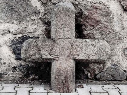 2. Ryt wagi na kamiennym krzyżu