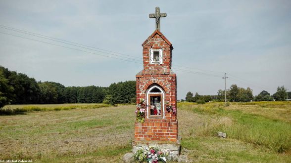 Kapliczka przydrożna w Domaradzu w pow. namysłowskim