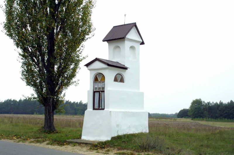 Plik:Chruszczewka, kapliczka.jpeg