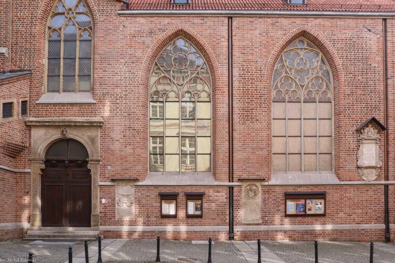 Plik:Fara elżbietańska elewacja NW.jpg