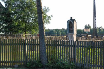 Kamienna kapliczka przydrożna w Bieńkowie