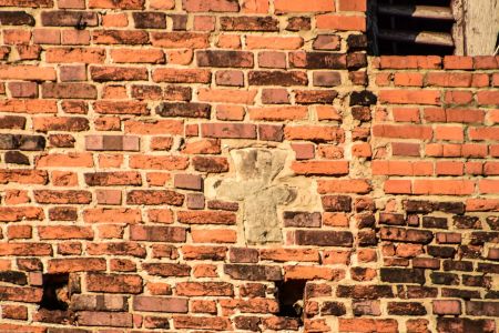 Rudna, pow. lubiński; kamienny krzyż wmurowany w 1519 r. w ścianę wieży kościoła - współcześnie cerkiew prawosławna