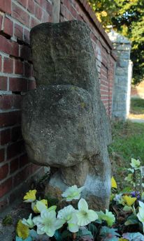 Krzyż pokutny koło muru w Pełcznicy