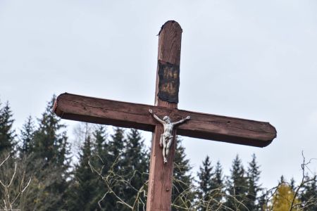 Jugów, Nowa Ruda; resztki blaszanej postaci (fot. 2020)