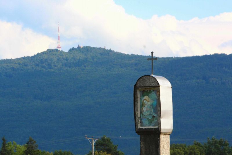 Plik:Strzelce, kapliczka monolitowa a.jpeg