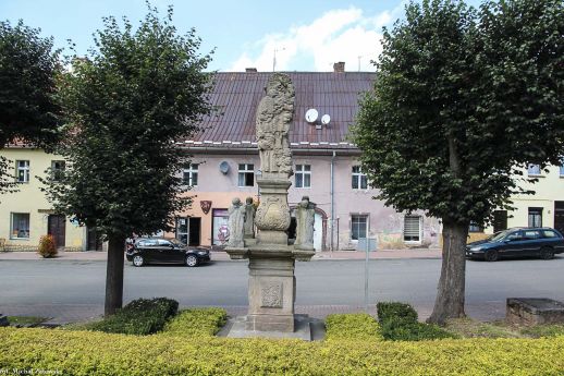 Figura św. Jana Nepomucena w Lewinie Kłodzkim