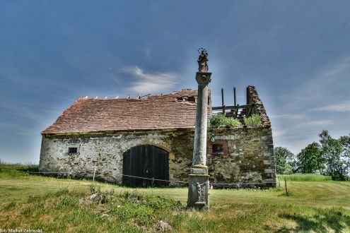 Kolumna maryjna z 1732 r. w Milęcicach koło Lubomierza