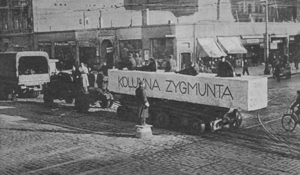 Transport Kolumny Zygmunta III Wazy w Warszawie w 1949