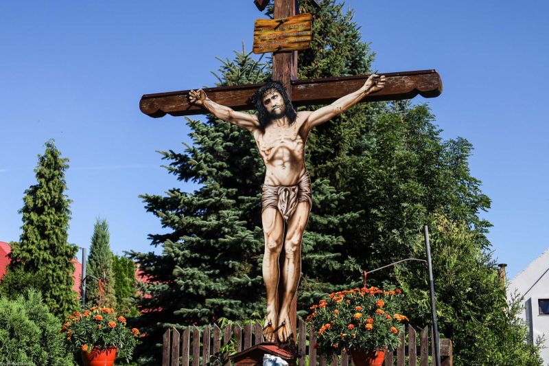 Plik:Nowice Chrystus z blachy.jpg