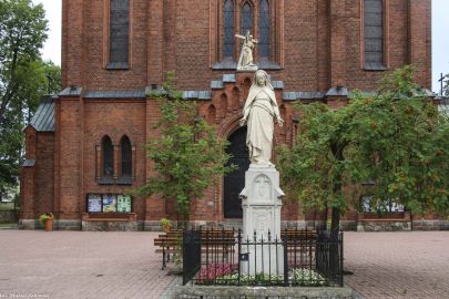 3. Figura Matki Bożej Łaskawej w Ostrowi Mazowieckiej