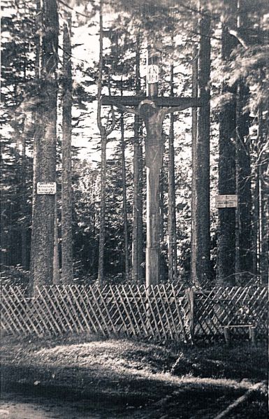 Plik:Duszniki-Zdrój Czarny krzyż.jpg