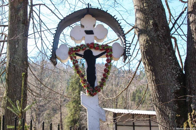 Plik:Złockie krzyż figura a.jpg