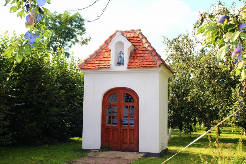 Plik:Strzelce kapliczka domkowa.jpeg