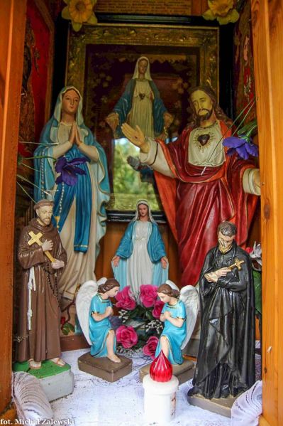 Plik:Brok kapliczka 2013d.jpg