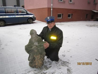 7. Tron Łaski odzyskany przez Policję po kradzieży, rok 2012.