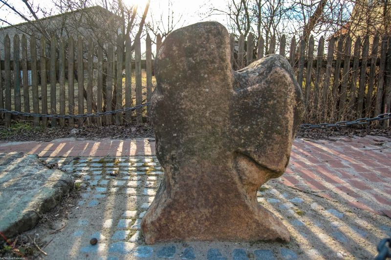 Plik:Rogów Sobócki k. kamienny.jpg