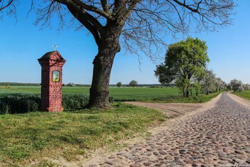 Kapliczka przydrożna koło Podmokli Małych pow. zielonogórski