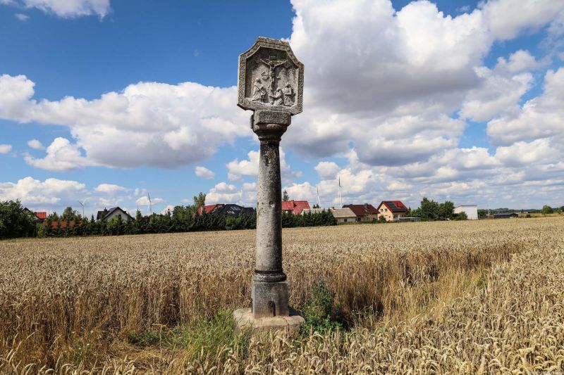 Plik:Wojsław kapliczka.jpg