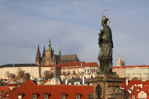 Jan Nepomucen na moście Karola