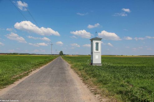 Kapliczka przydrożna w Laskach
