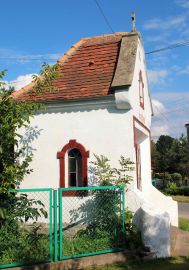 4. Kapliczka domkowa z 1928 r.