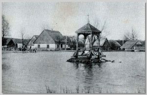 Kapliczka brogowa na wyspie w Chlewiskach, rzeźba św. Jan Nepomucen